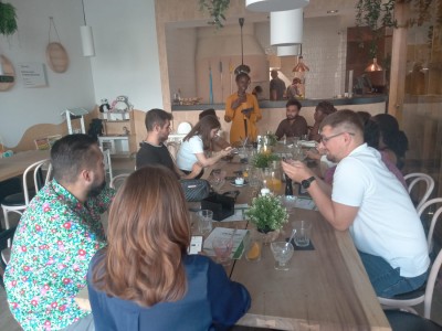 Letni program TABMED (Torun and Bydgoszcz Medical Summer Program) w Katedrze Chemii Organicznej, realizowany przez zagranicznych studentów kierunku farmacja . Kliknij, aby powiększyć zdjęcie.